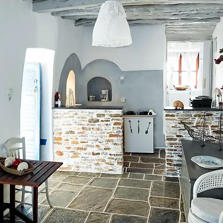 Kastro Gate ,entrance To An Ancient Village Kástron